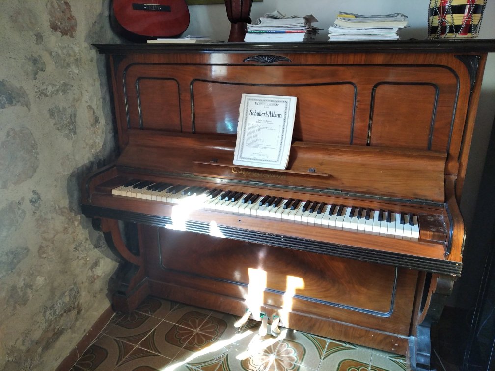 second hand piano mallorca